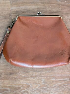 Patricia Nash Cognac Leather Kiss-Lock Wristlet Clutch